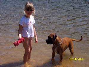 Selina und Gean im Wasser